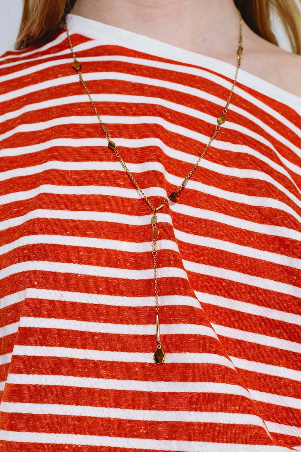 Golden Necklace With Stone Detail and Pendant